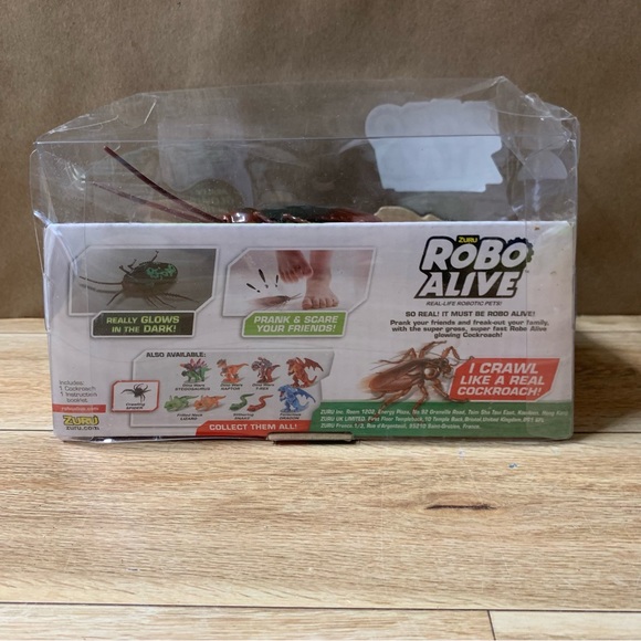 New! Zuru Robo Alive Crawling Cockroach Robotic Glows - Picture 5 of 6